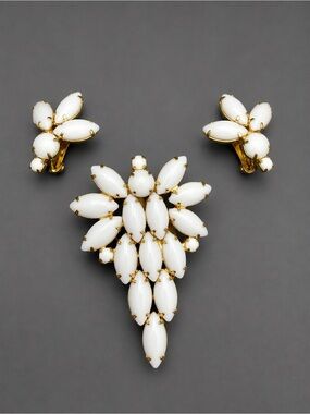 Vintage Milk Glass Brooch and Clip-On Earrings Set #99set